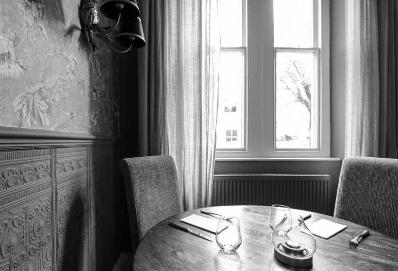 酒店 The Black Swan