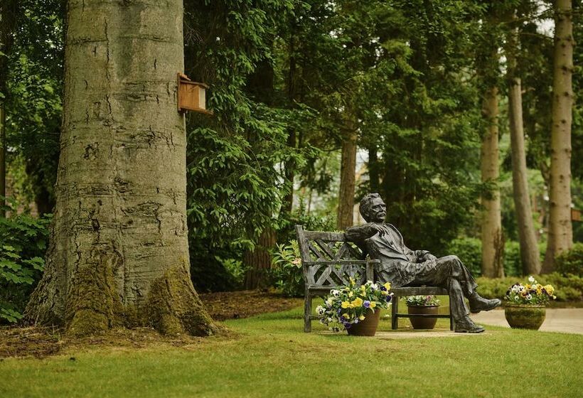 Отель Cairn Lodge