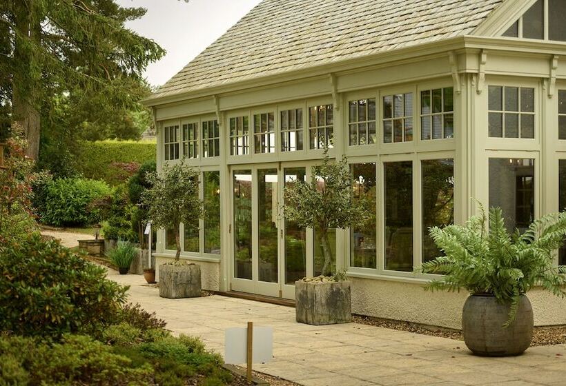 Отель Cairn Lodge