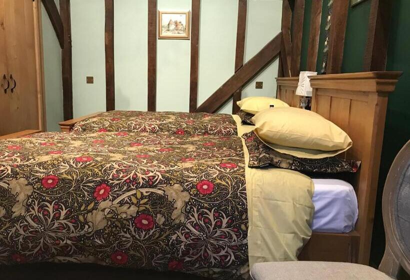 Отель The Chequers Inn