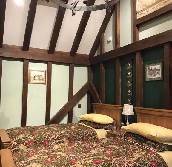 Отель The Chequers Inn