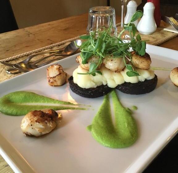 Отель The Chequers Inn