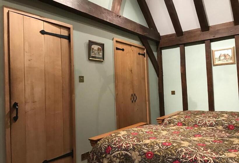 Отель The Chequers Inn