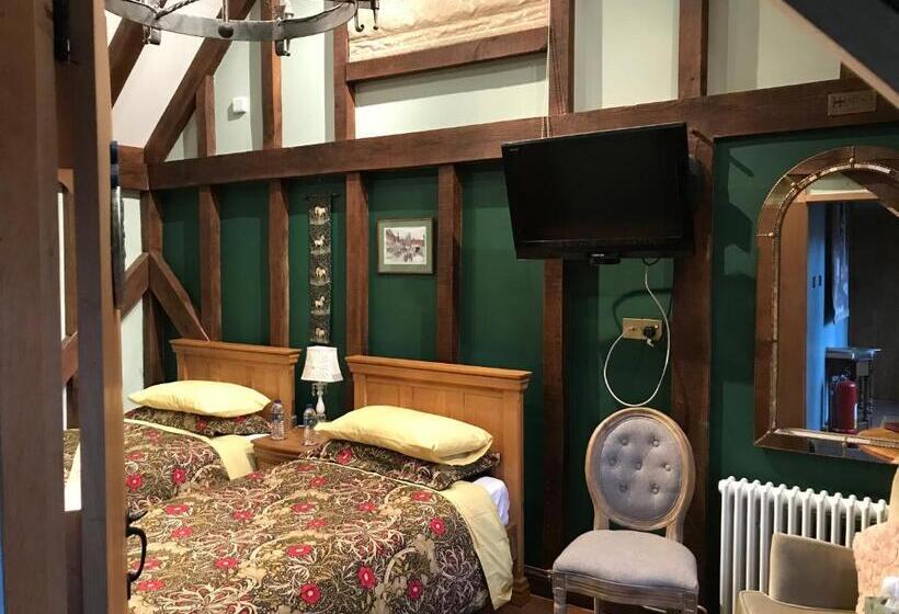 Отель The Chequers Inn