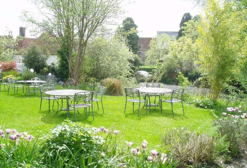 Отель The Chequers Inn