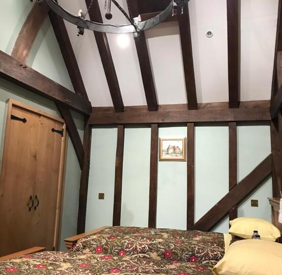 Отель The Chequers Inn