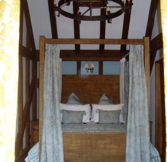 Отель The Chequers Inn