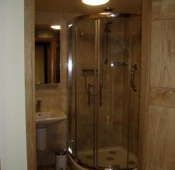 Отель The Chequers Inn