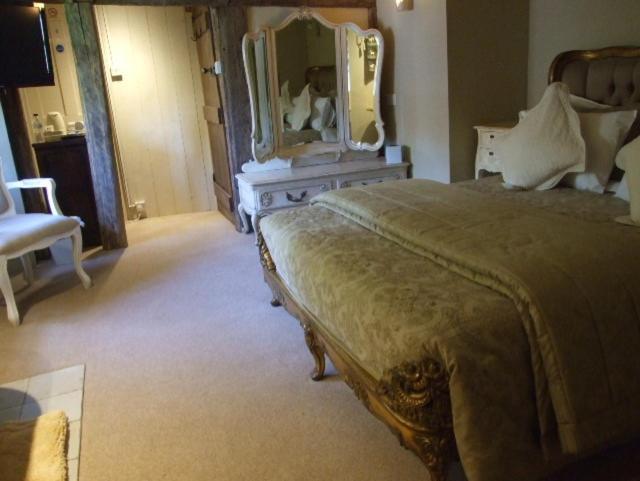 Отель The Chequers Inn