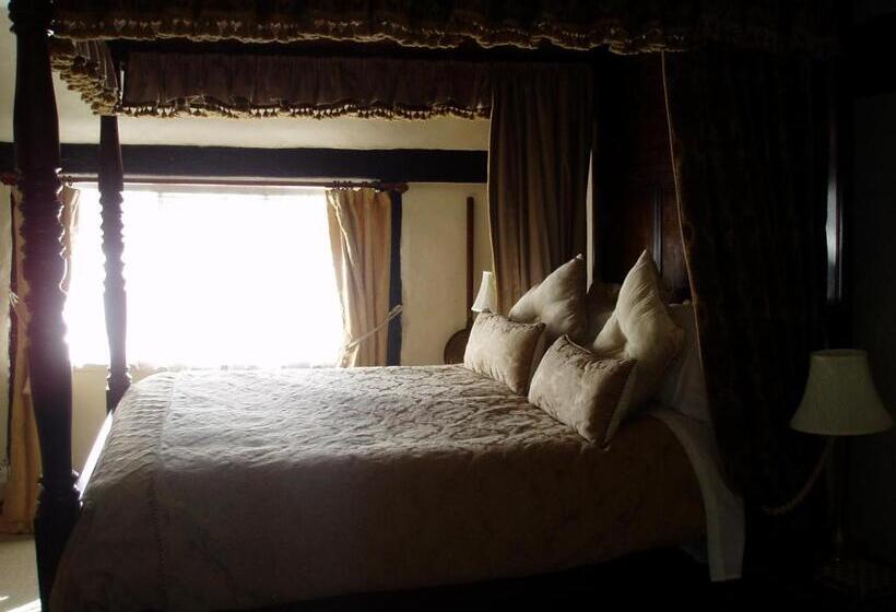 Отель The Chequers Inn