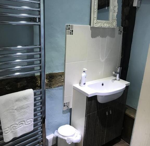 Отель The Chequers Inn