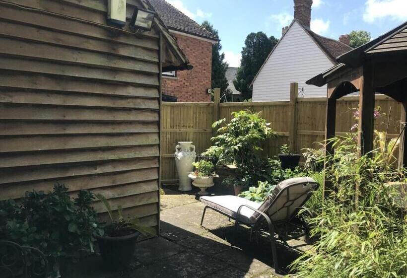 Отель The Chequers Inn