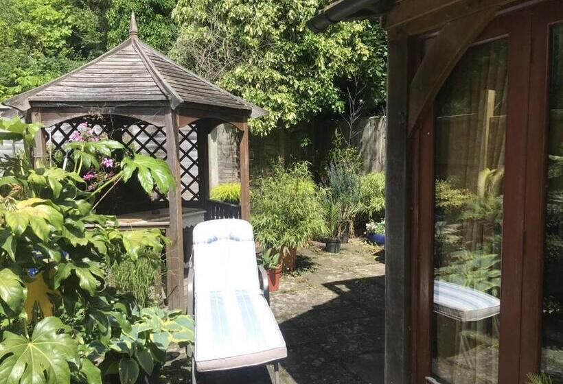 Отель The Chequers Inn