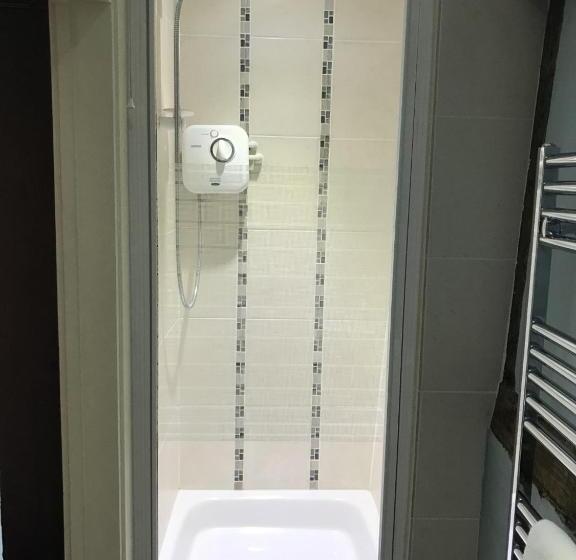 Отель The Chequers Inn