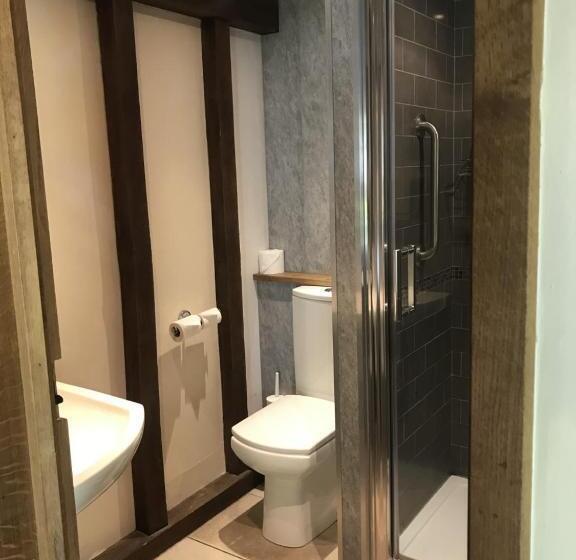 Отель The Chequers Inn