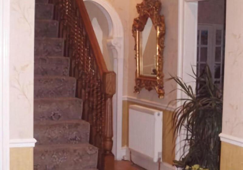 Отель The Croft Guest House