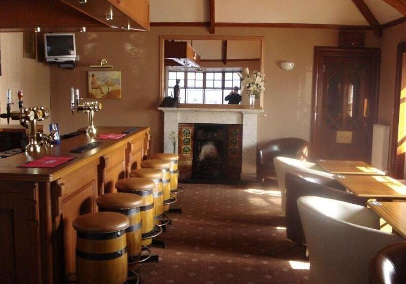 The Royal Hotel Elgin