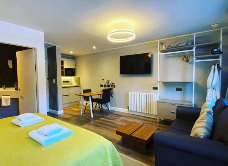 Отель The Studley