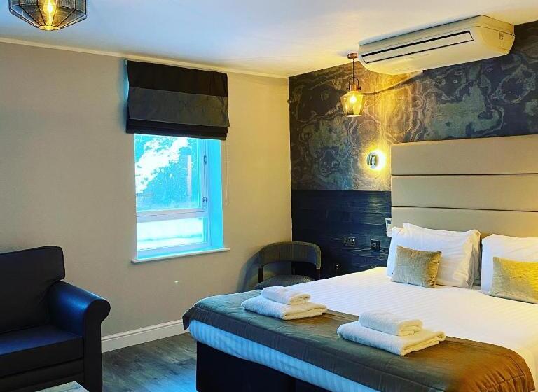 Отель The Studley