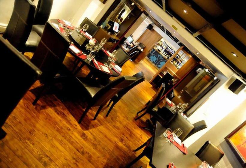 Отель The Studley