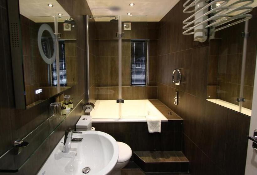 Отель The Studley