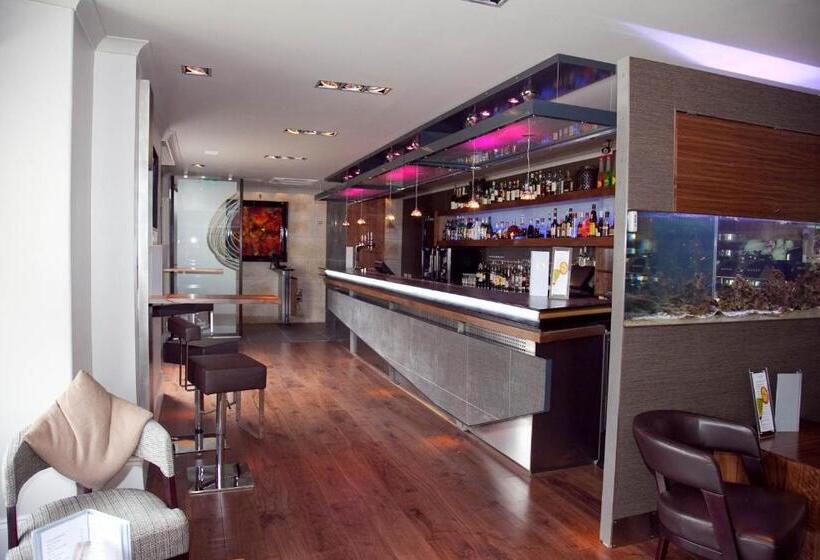 Отель The Studley