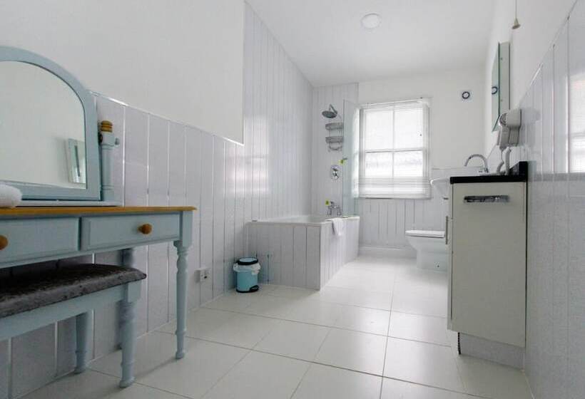 فندق Three Queens