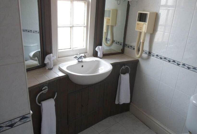 فندق Three Queens