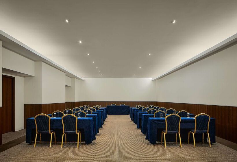 Отель Tivoli Marina Vilamoura