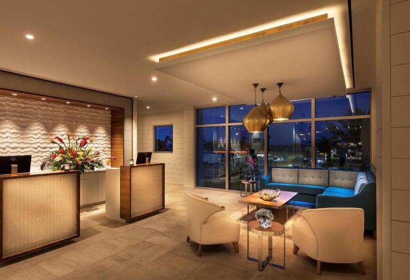 فندق Treasure Island Beach Resort