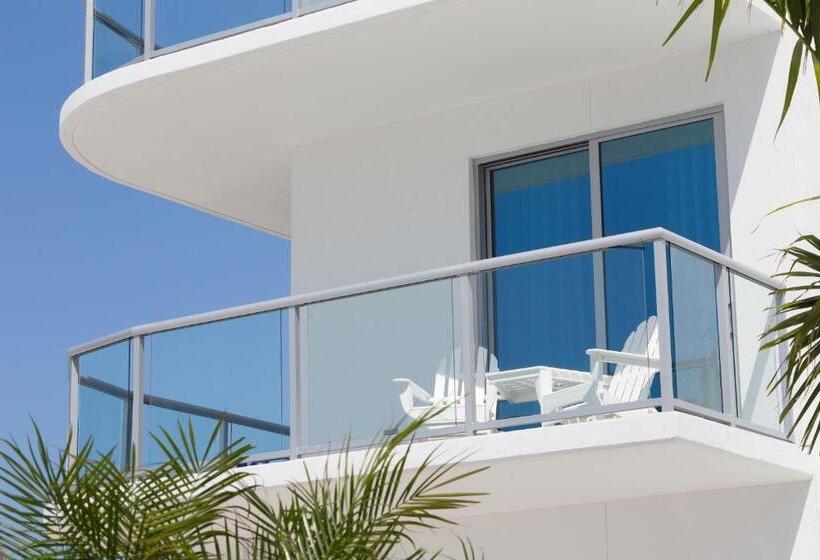 فندق Treasure Island Beach Resort