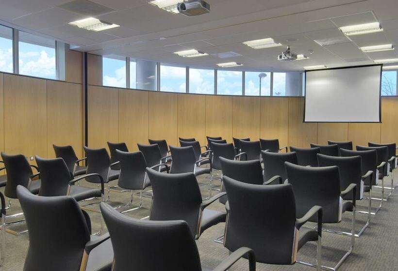 Отель Voco Reading