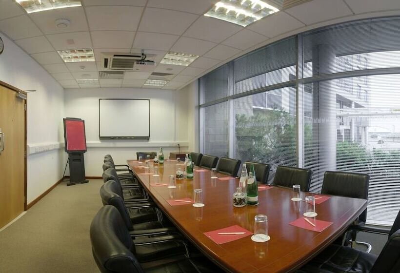 Отель Voco Reading