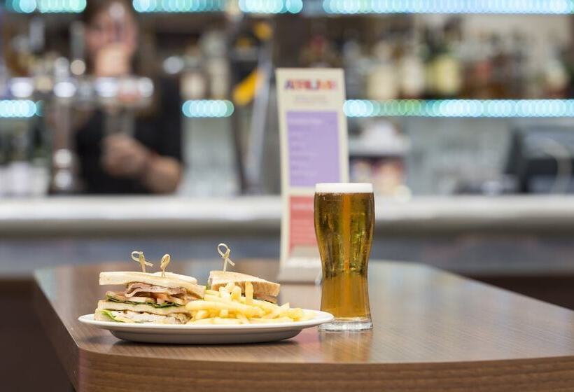 בית מלון כפרי Voco Reading