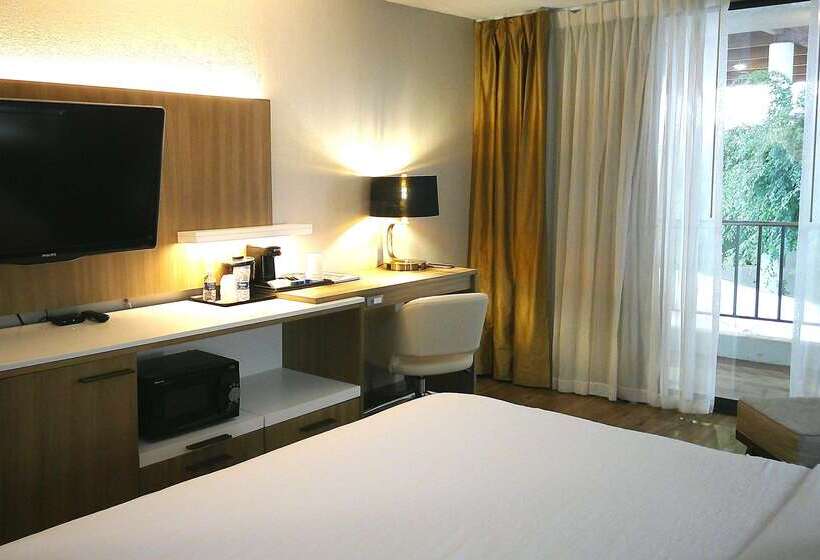 酒店 Wyndham Garden Detroit Metro Airport