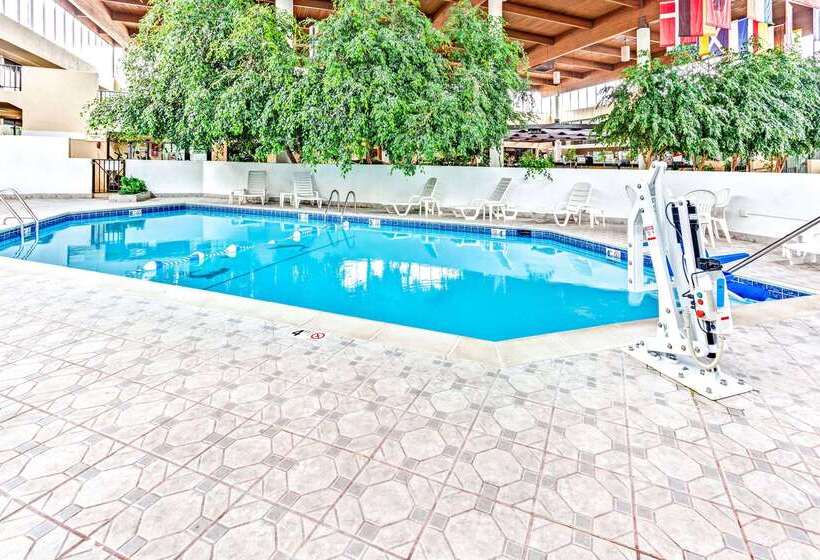 酒店 Wyndham Garden Detroit Metro Airport