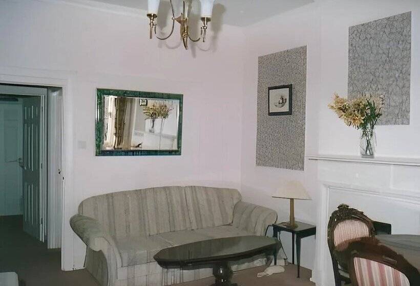 Kensington Court