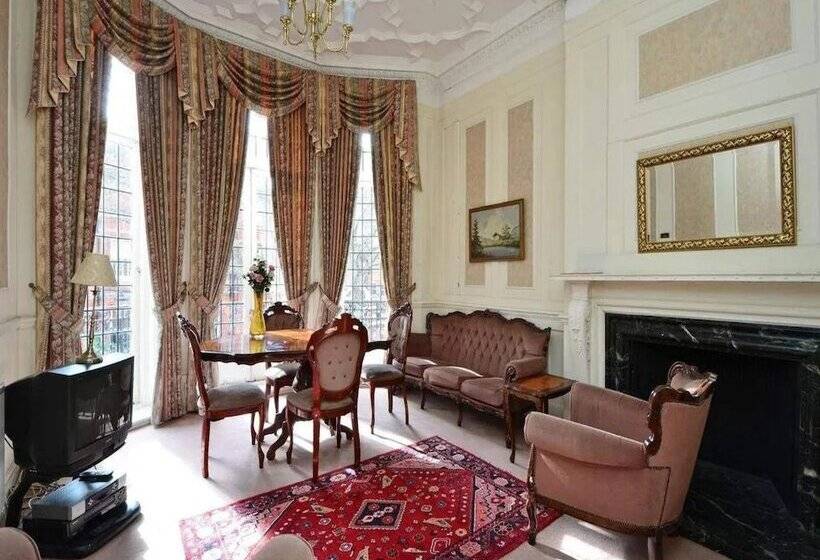 Kensington Court