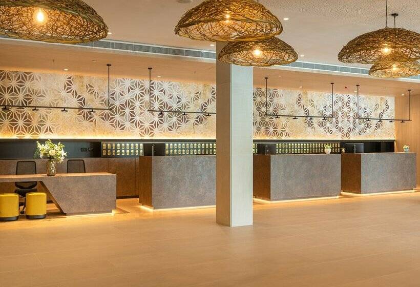 L'Azure Hotel 4* Sup