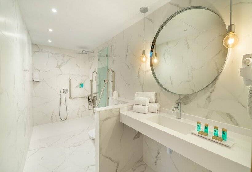 L'Azure Hotel 4* Sup