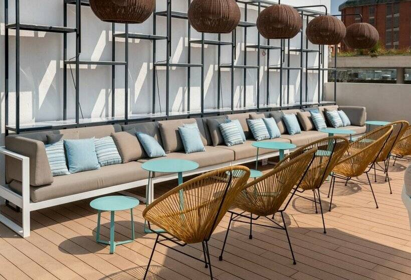 L'Azure Hotel 4* Sup