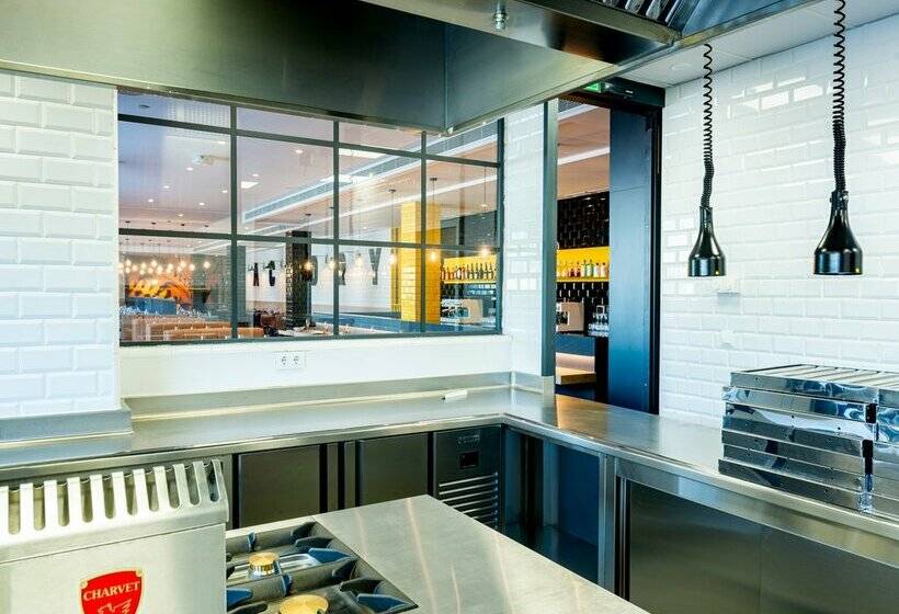 L'Azure Hotel 4* Sup