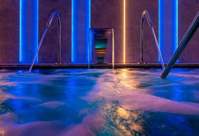 L'Azure Hotel 4* Sup