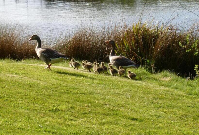 London Beach Country Hotel & Golf Club