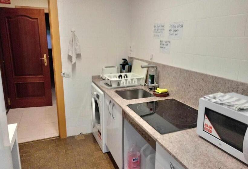 تختخواب و صبحانه Residencia 12 Octubre