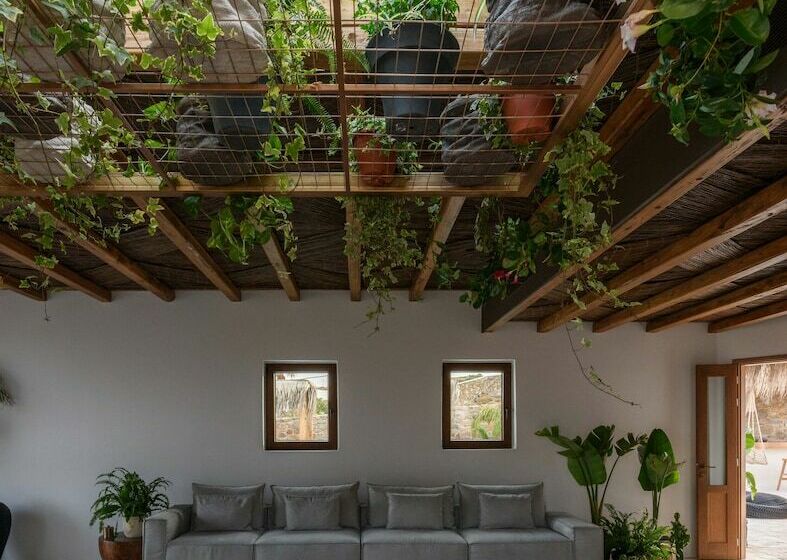 Charisma Hotel And Wellness Club