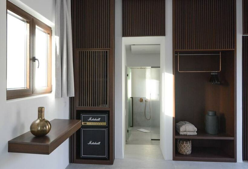 Charisma Hotel And Wellness Club