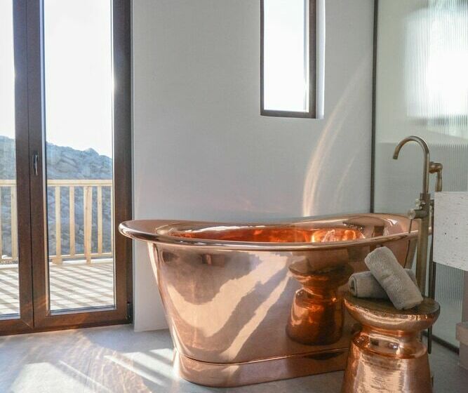 Charisma Hotel And Wellness Club