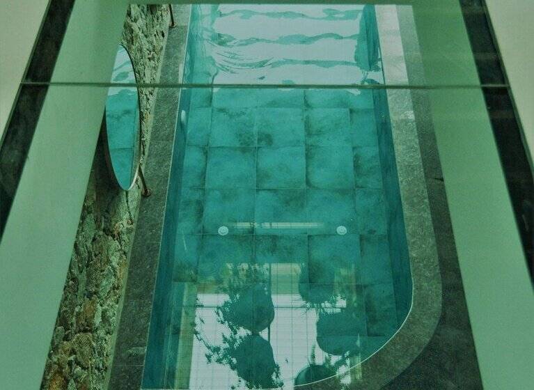 Charisma Hotel And Wellness Club