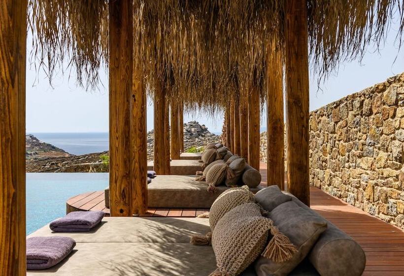 Charisma Hotel And Wellness Club